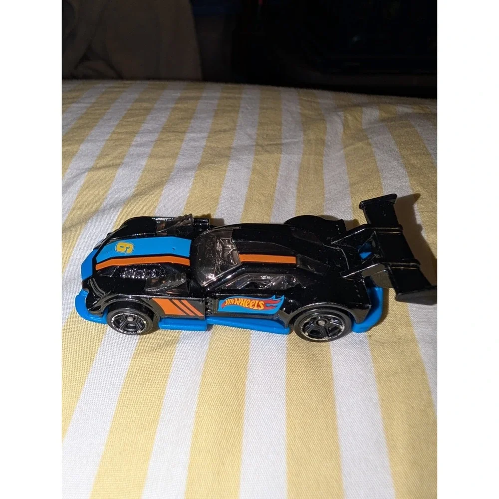 Hot Wheels GT Hunter Black 6 Racing Series 2015 Diecast Car 1:64 Scale